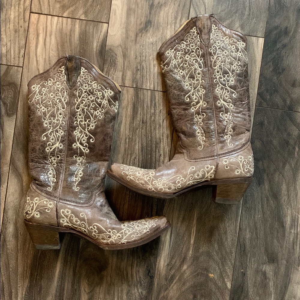 7 1/2 corral snip toe boots